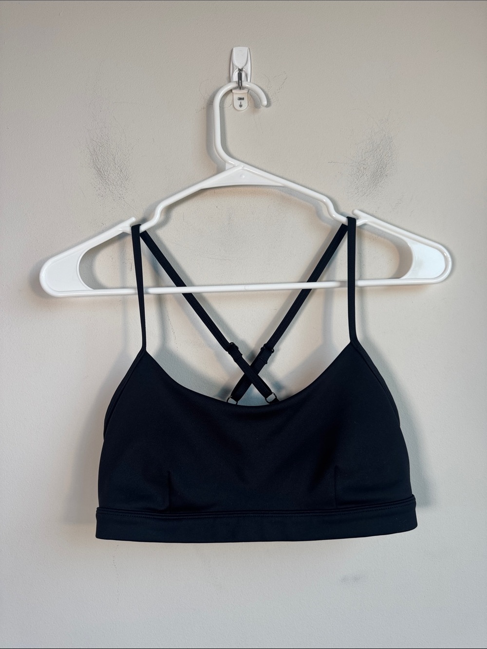 ALO Yoga Airlift Intrigue Bra in Black - S - Picture 3 of 6